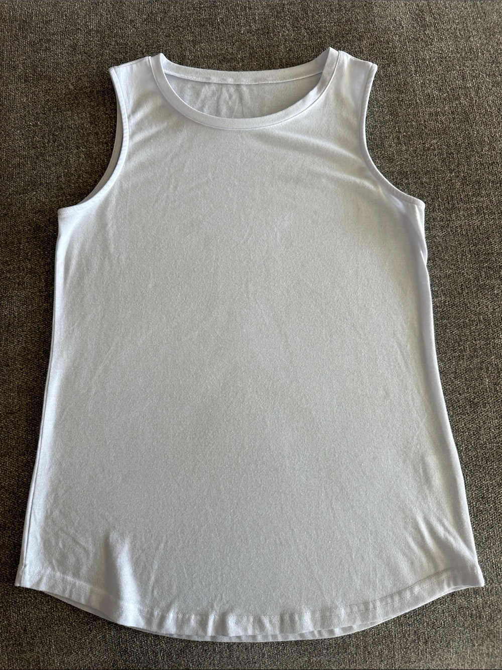Women’s White tank size S